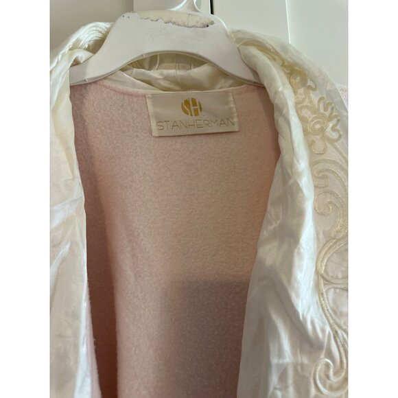 VTG Stan Herman Womens Soft fleece Pink Robe Embroidered Satin Trim Tradwife - Picture 4 of 13